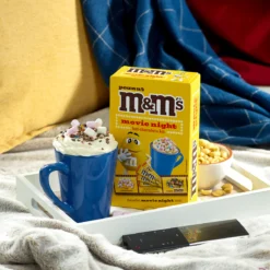 M&Ms - Hot Chocolate Kit - 4x Hot Choc Sachets, Marshmallows, 1x Crushed M&Ms