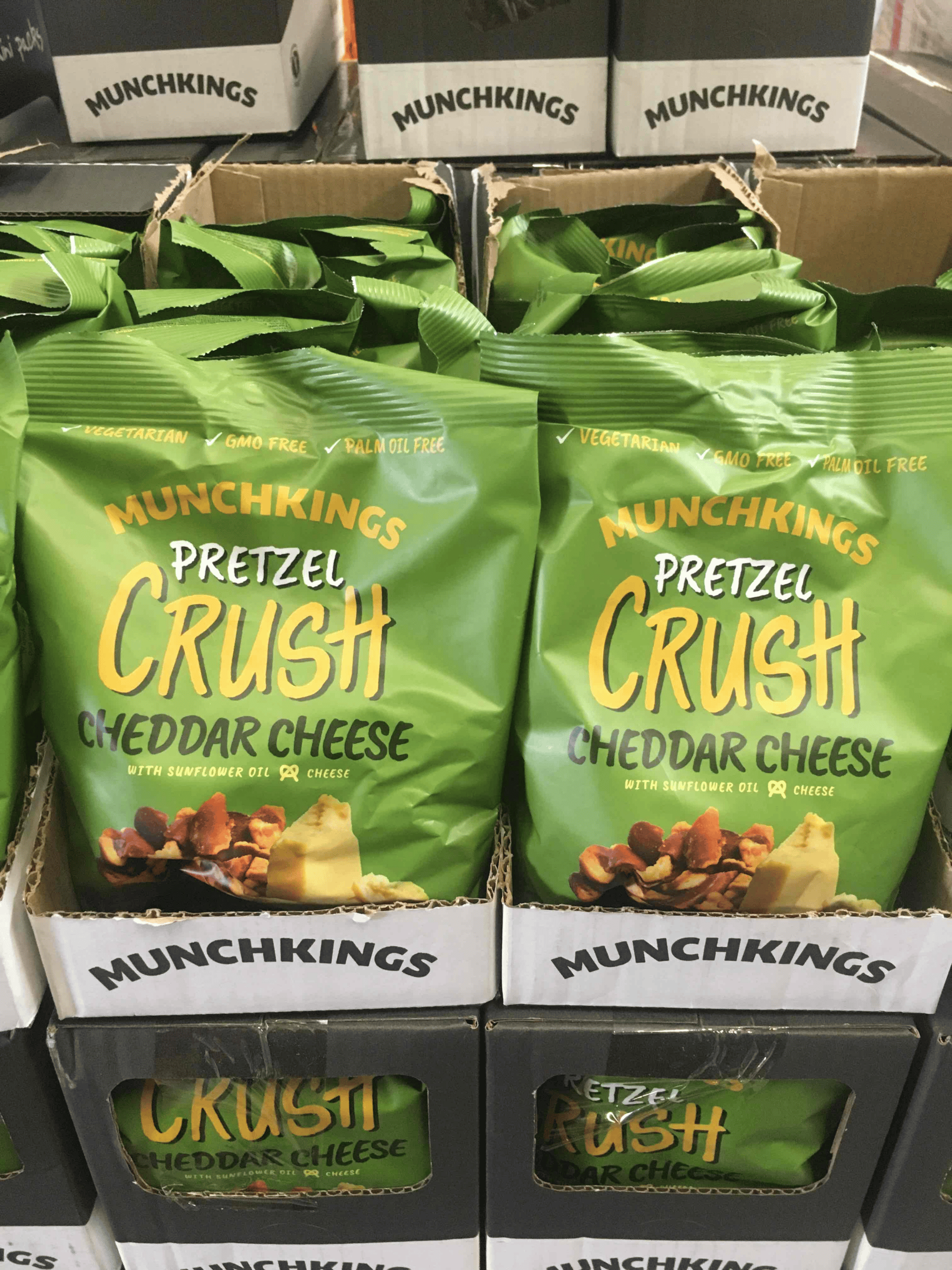 (2 FOR £1.00) MunchKings - Pretzel Crush - Cheddar Cheese - 125g BBE 06/26